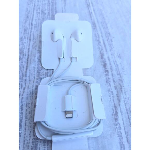 Apple EarPods with Lightning Connector (White) Wired Headphones - Picture 2 of 2